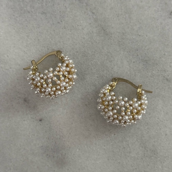Gold Vintage Style Pearl Beaded Chunky Hoop Earrings 

Brand New - Picture 2 of 5